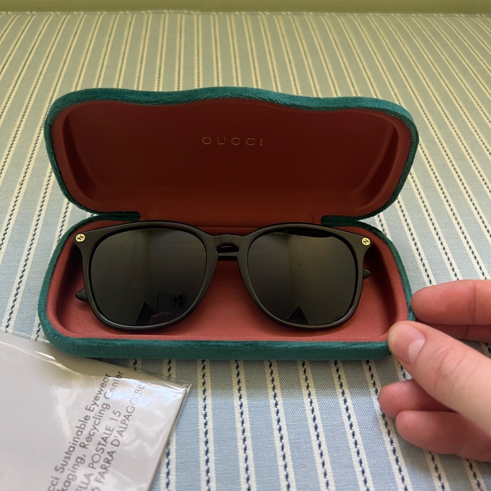 New in box Havana gucci sunglasses. GG0154sa